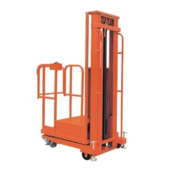 במת הרמה ידנית לליקוט סחורה עד לגובה של 4 מטרים